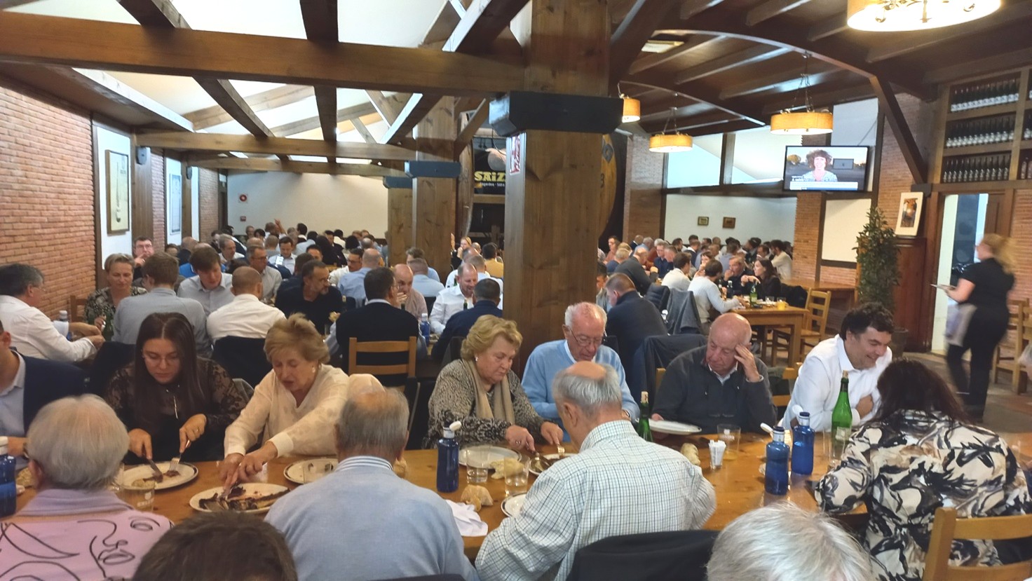 rustikales Abendessen im Weingut
